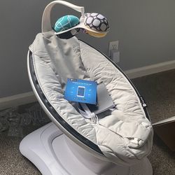 4moms Mamaroo baby swing