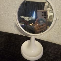 One Side Vanity Makeup Mirror