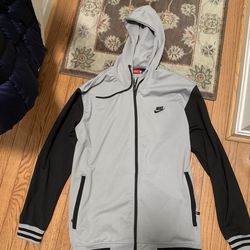Nike XL Mens Gray And Black Hoodie