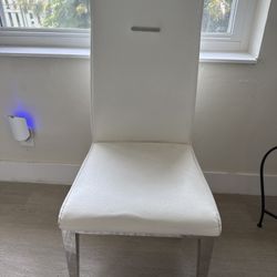 Modern White Dining Chairs (Set of 6) – Leather Look & Chrome Legs // Sillas Modernas Blancas (Juego de 6) – Tipo Cuero con Patas Cromadas 