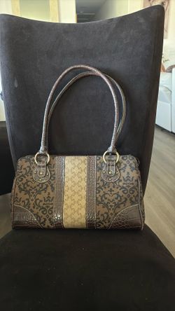 Really nice fashion shoulder bag. See pictures