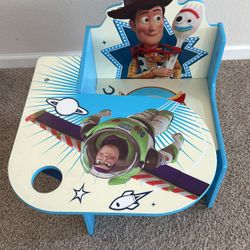 kids’ desk and chair combo featuring characters from Disney Pixar’s Toy Story 🎬
