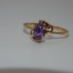 10k Yellow Gold Amethyst Ring With Diamond Accents. 