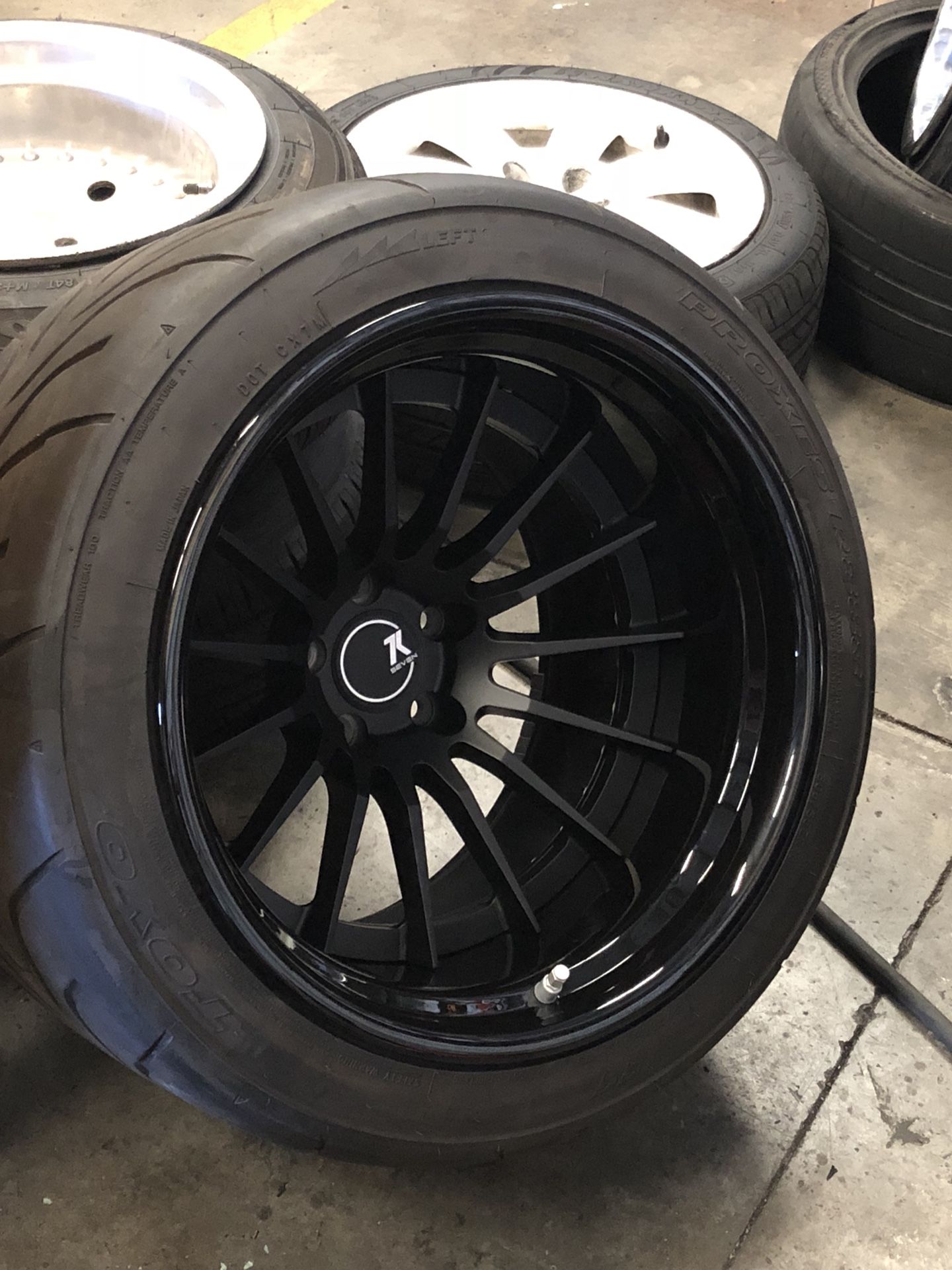 Toyo R888 tires 305/35R18 305/35/18