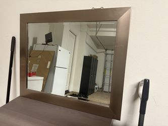 Wall mirror