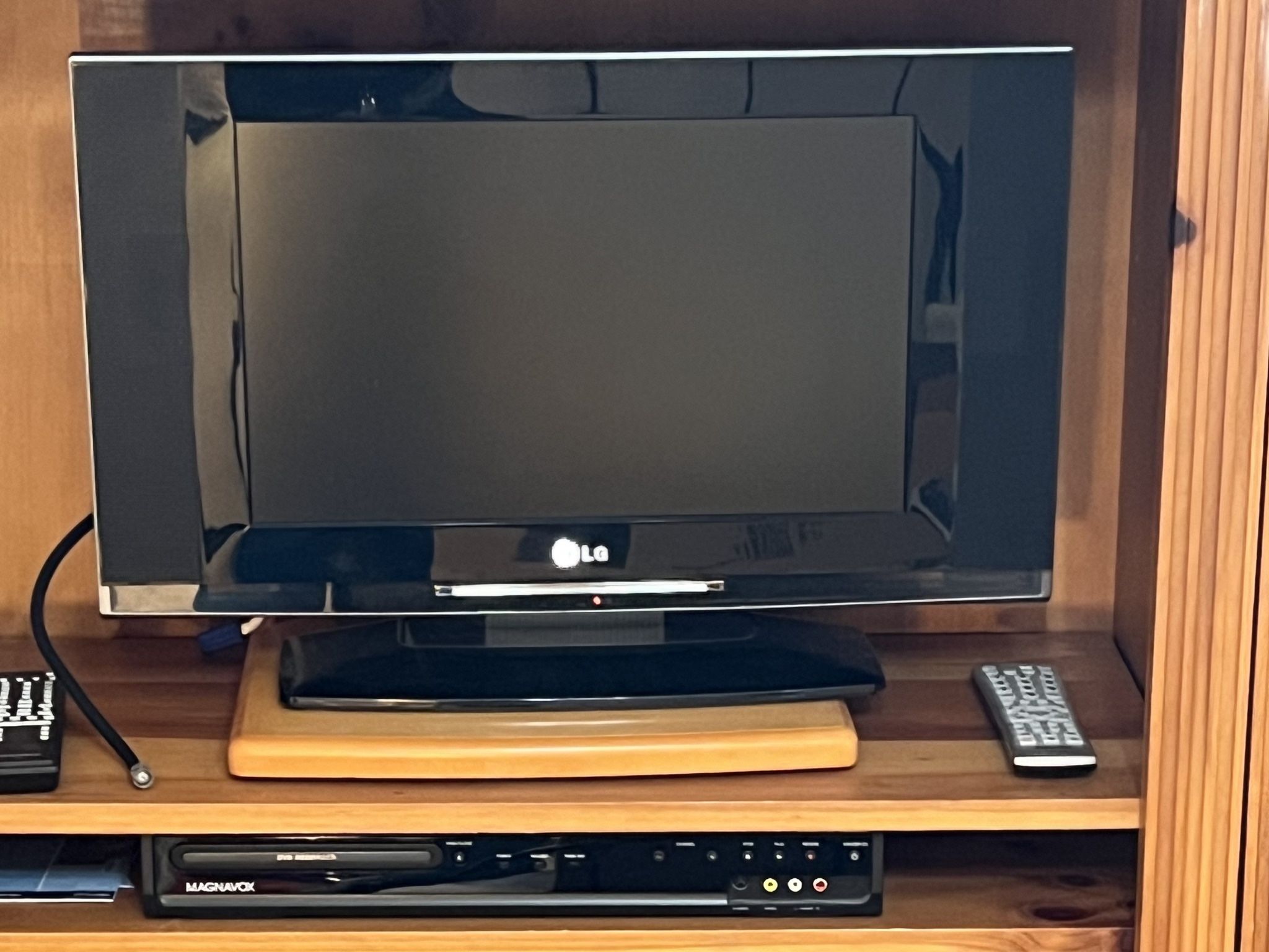 13-inch LG Television LCD Display