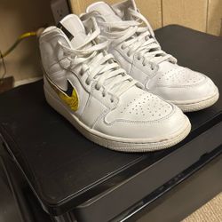 Custom Anheuser Busch Jordan 1’s Size12