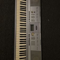 Yamaha DGX-203 Keyboard