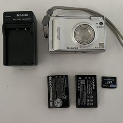 Excellent Fujifilm FinePix F10 6.3MP Super CCD Digital Camera bundle