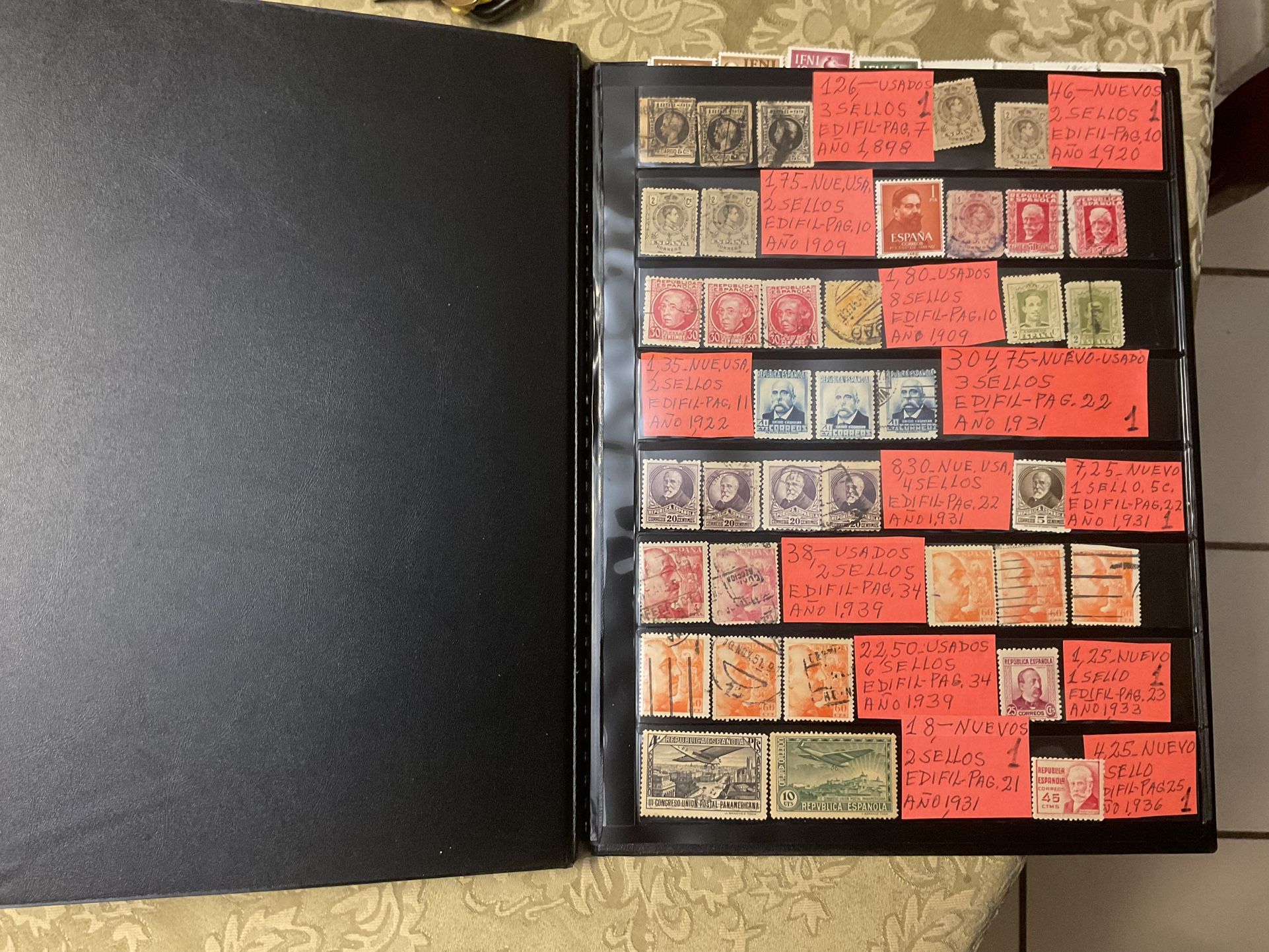 Sellos Postales De Colección De España, Nuevos Y Usados. Según El Catálogo De Sellos Edifil, Tienen Un Valor De 880 Euros.  Se Venden En $200