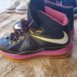 Lebrons Floridans...perfect shape. Size 8 Cheap First $60 Takes