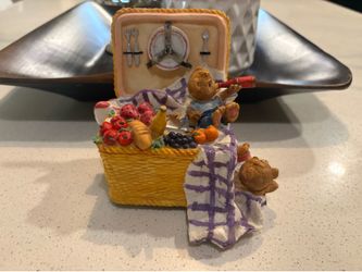 Vintage Picnic Bears music box