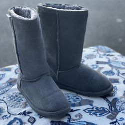 Grey Bearpaw Emma Boots Women’s 8