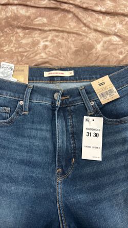 31x30 shaping skinny Levi’s jeans