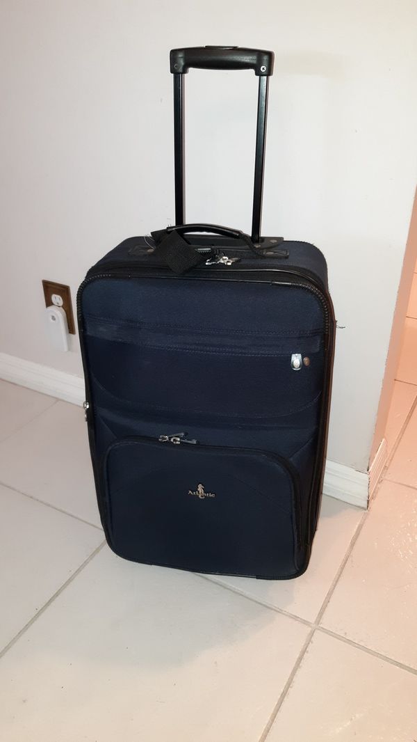 Expandable rolling suitcase 22 x 14 x 10-12 for Sale in Plantation, FL ...