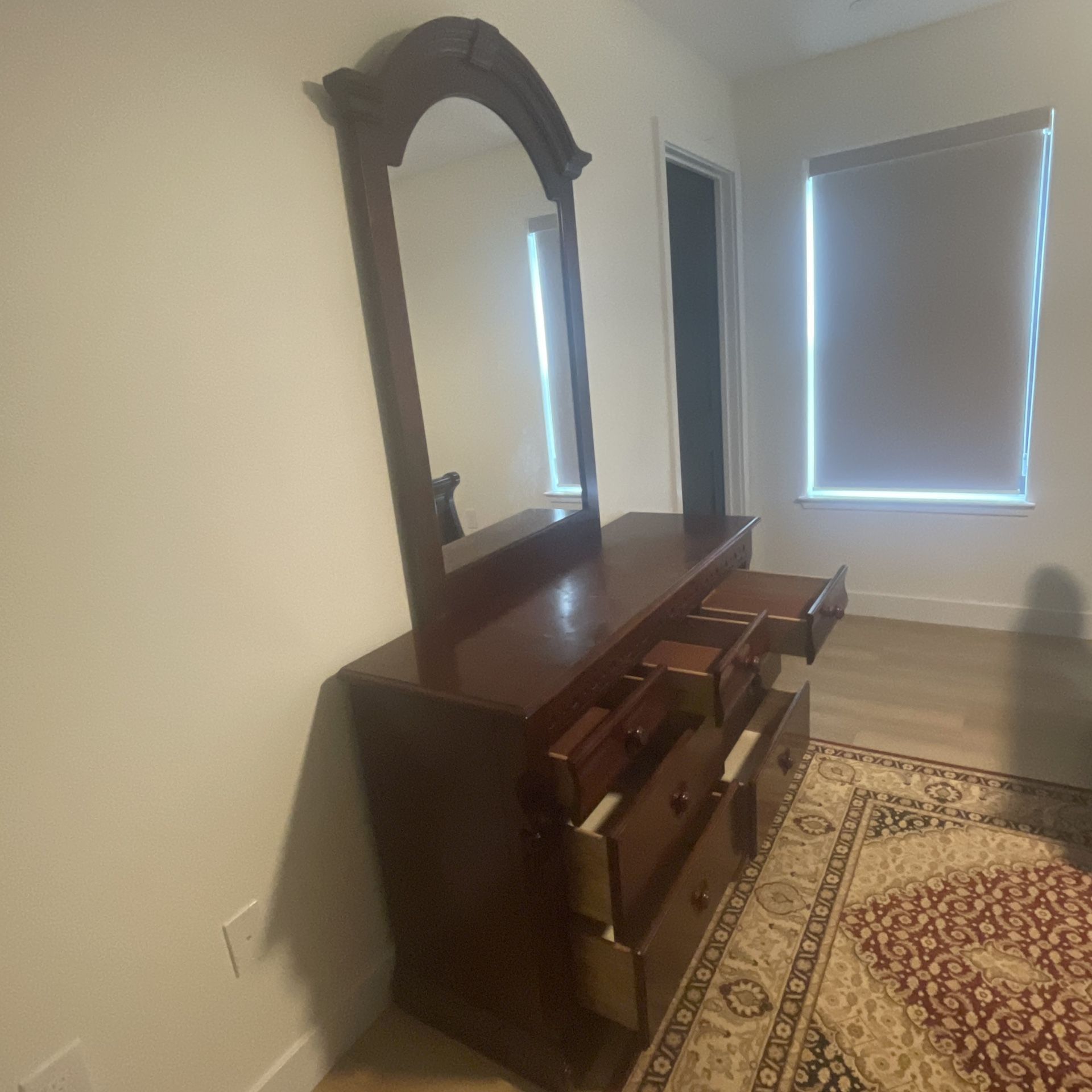 Drawer Dresser with Mirror ( Can Be Used Without Mirror)