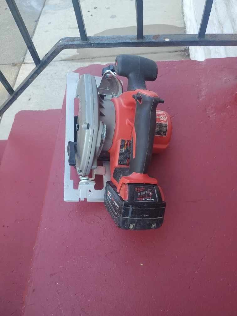 Milwaukee M18 Cordless Saw