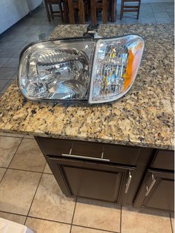 Toyota tundra head light