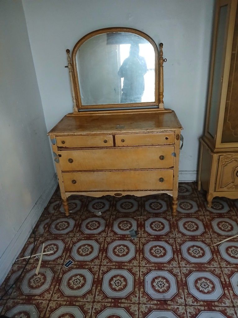 Vintage Tiger Oak Dresser Wit Mirror And Wheels