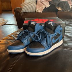 Air Jordan 1 Retro High Dark Marina Shoes Size 4.5 Youth