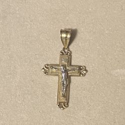 10-carat gold cross weighs exactly 1.7g, asking for $200, firm price, cash only, a great gift for this Christmas 🎄