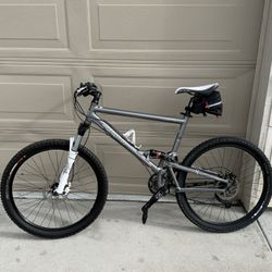 Men Mongoose Canaan mountain bike 