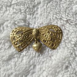 ✨ Vintage Brooch – Unique Bow with Dangling Heart🧡