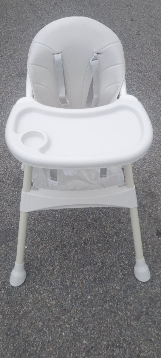 ALL WHITE BABY HIGH CHAIR