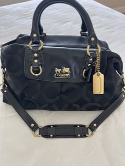 Coach Brand Woman Purse small Damage In The Material near Handles 