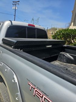Truck toolbox