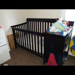 Baby Crib With Changing Table And Matress