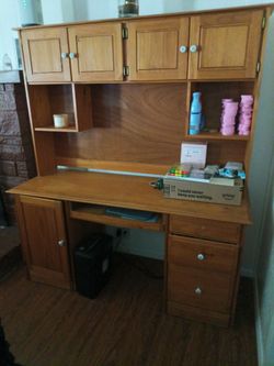 Computer desk