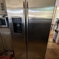 Refrigerator 