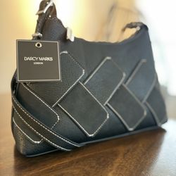 Modern Black Women’s Purse/ Cartera Negra Moderna.