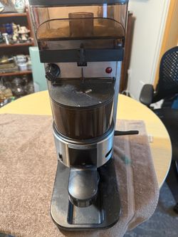 Up for sale is a classic La Cimbali MD Junior Commercial Espresso Coffee Grinder. Known for robust Italian commercial construction and heavy-duty perf