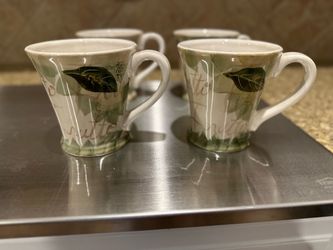 Set of 4 Ceramic Mugs with Leaf Design
