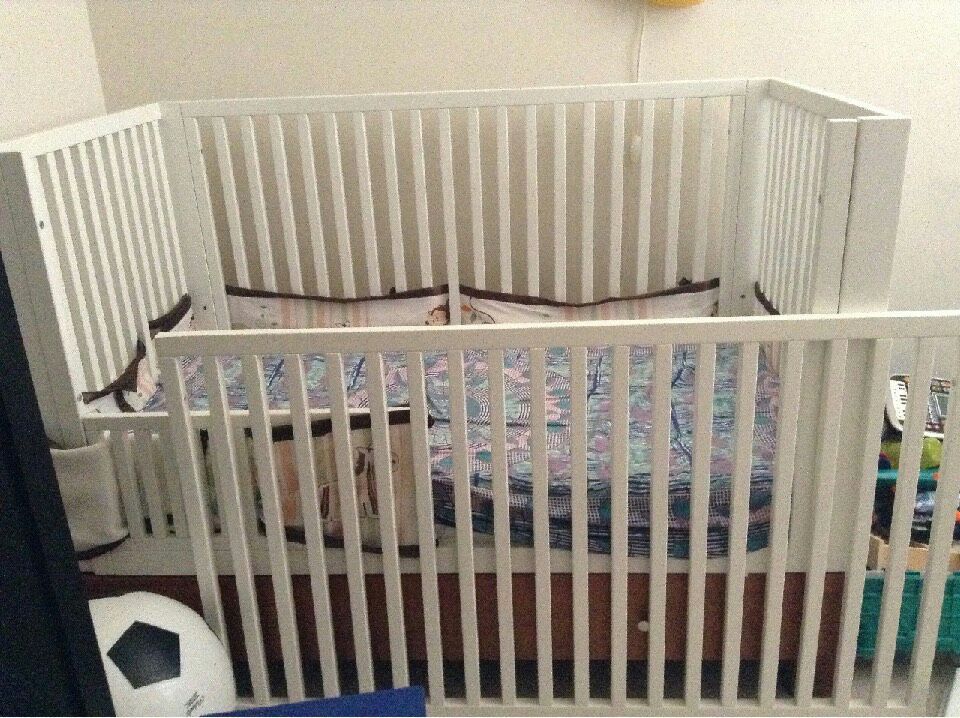 Amy Coe Westport Collection Convertible Crib and Daybed - Pecan/White