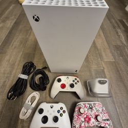 🎮🔥Xbox Series X 1TB All-Digital Console w/ 3x Controllers💻(NOT A SCRATCH ON IT)🔥🎮