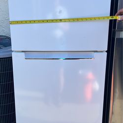 Magic Chef Brand Refrigerator White Top Freezer