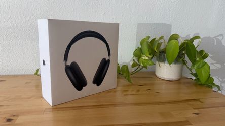 Brand New Sealed 2026 Airpods Max 2 Midnight A3454
