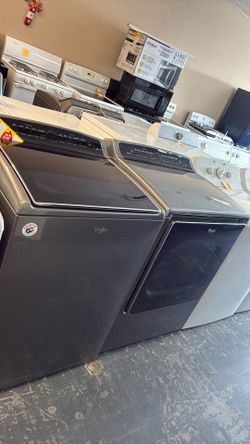 Nice Whirlpool washer and gas dryer set