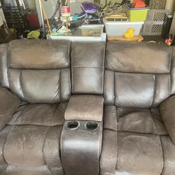 Reclining loveseat