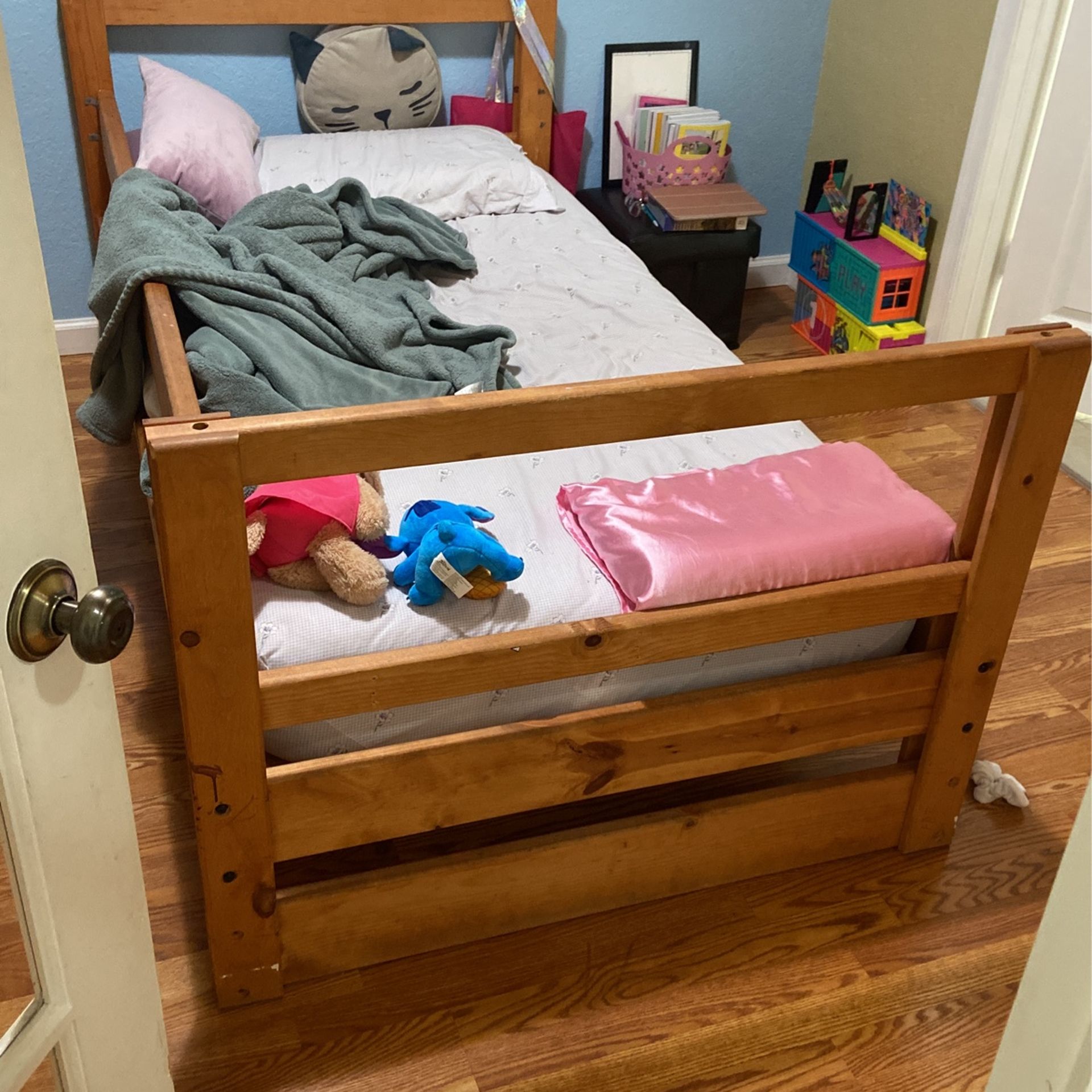TWIN BED (SOLID WOOD)