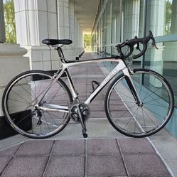 17 lb. All-Carbon Trek Madone 6.9 Racing Bike 