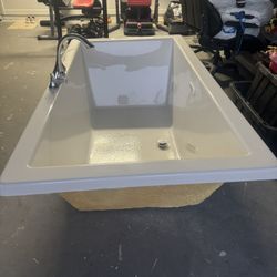 Bath Tub New ,brand And Dimensions Inside The Picture 