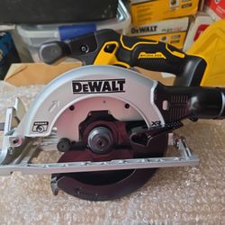 DEWALT 20VMAX XR BRUSHLESS DCS565 6-1/2"(165MM) CORDLESS CIRCULAR SAW (TOOL ONLY) NEW PRICE IS FIRM 