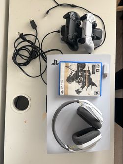 PS5 + 2 controllers + 1 game