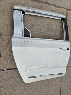 Chrysler Pacifica right rear door Oem