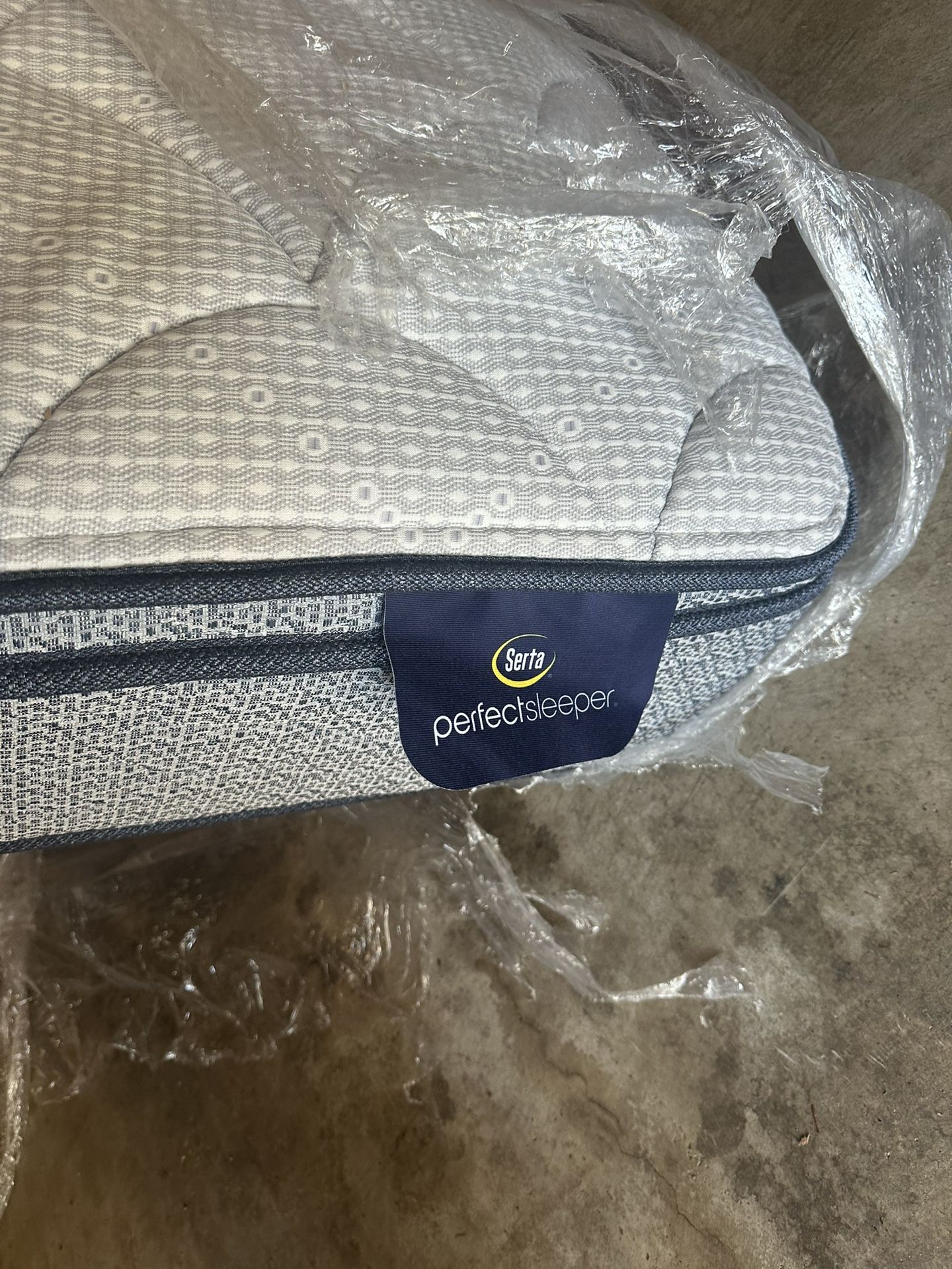 Serta Perfect Sleeper Queen Mattress-Item Pending Pick Up
