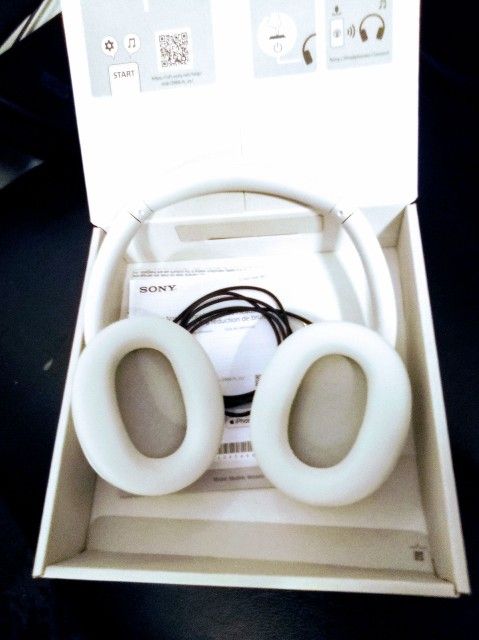 SONY CORDLESS HEADPHONES-with Noise Control